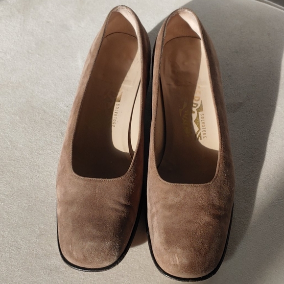 Salvatore Ferragamo Leather Pumps - Picture 2 of 4
